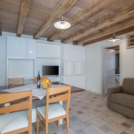 Lana House With Apartments Petrovija Bagian luar foto