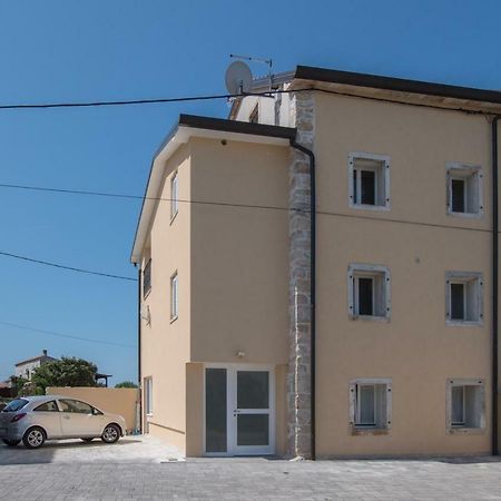Lana House With Apartments Petrovija Bagian luar foto