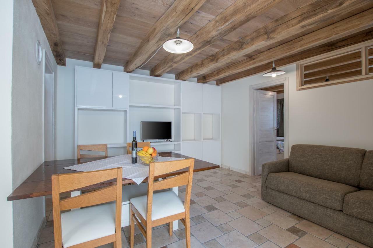 Lana House With Apartments Petrovija Bagian luar foto