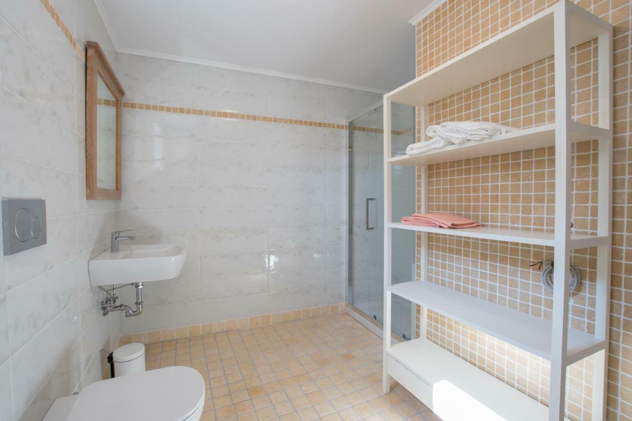 Lana House With Apartments Petrovija Bagian luar foto