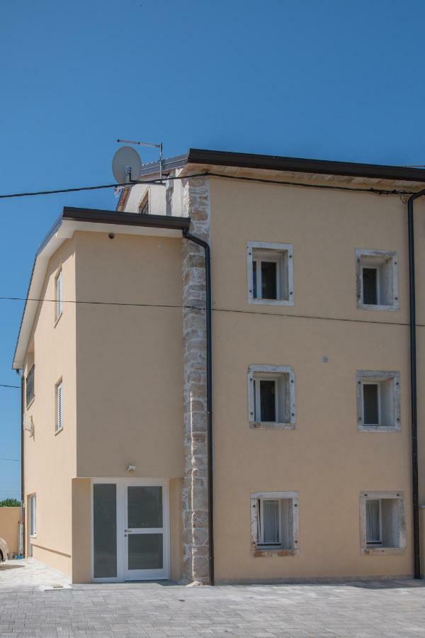 Lana House With Apartments Petrovija Bagian luar foto