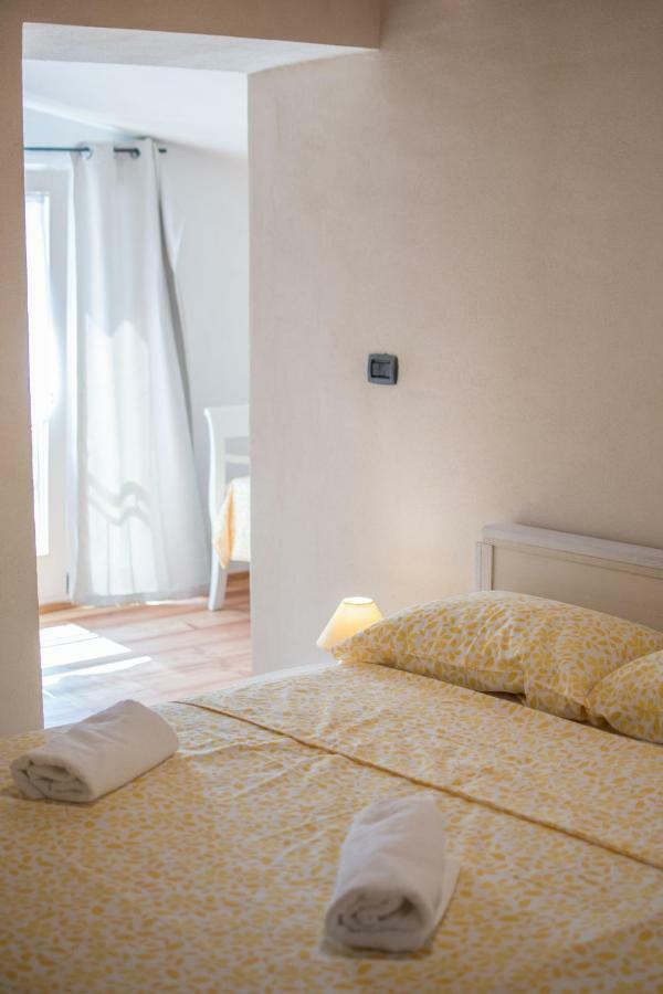 Lana House With Apartments Petrovija Bagian luar foto