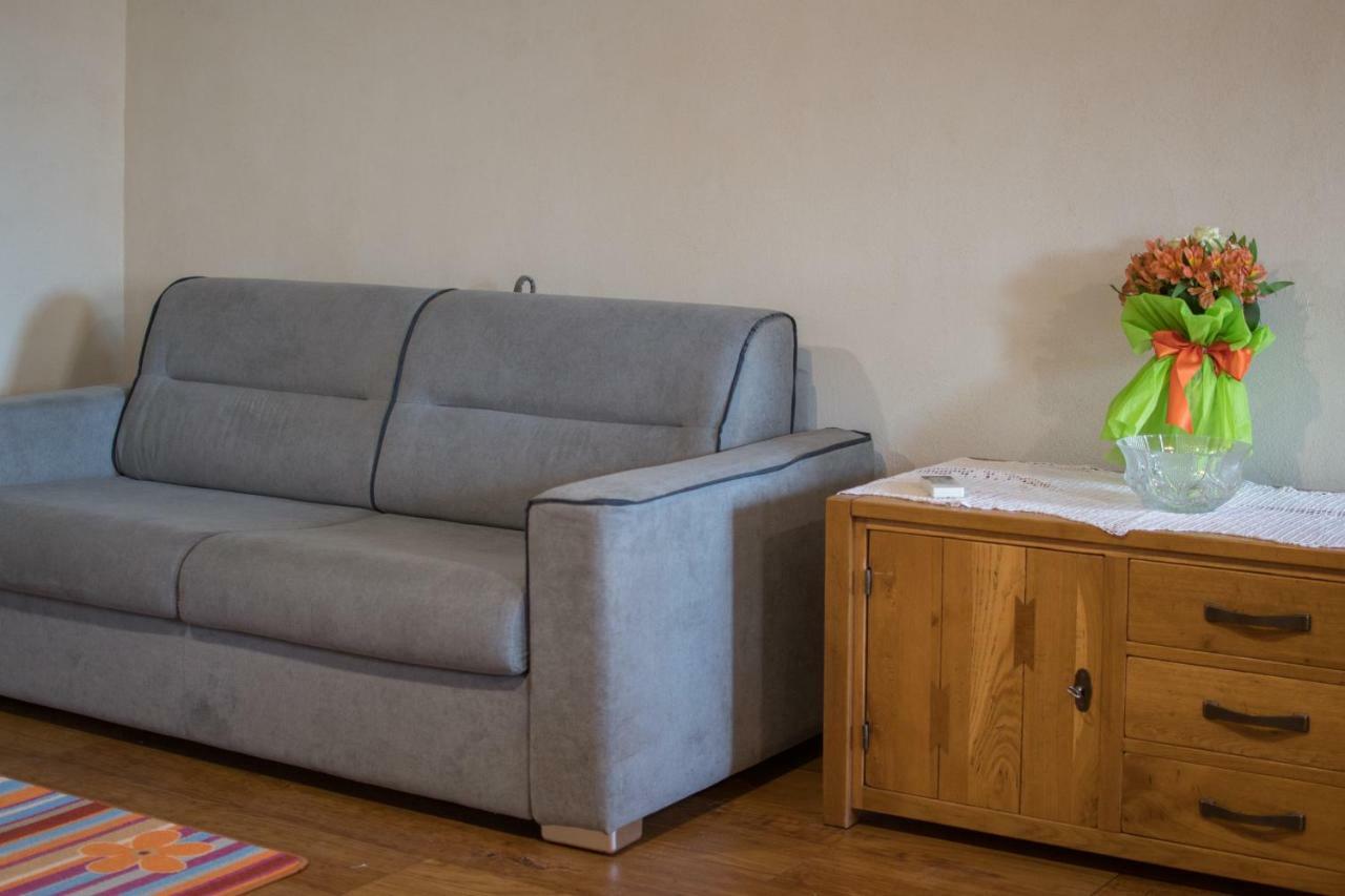 Lana House With Apartments Petrovija Bagian luar foto