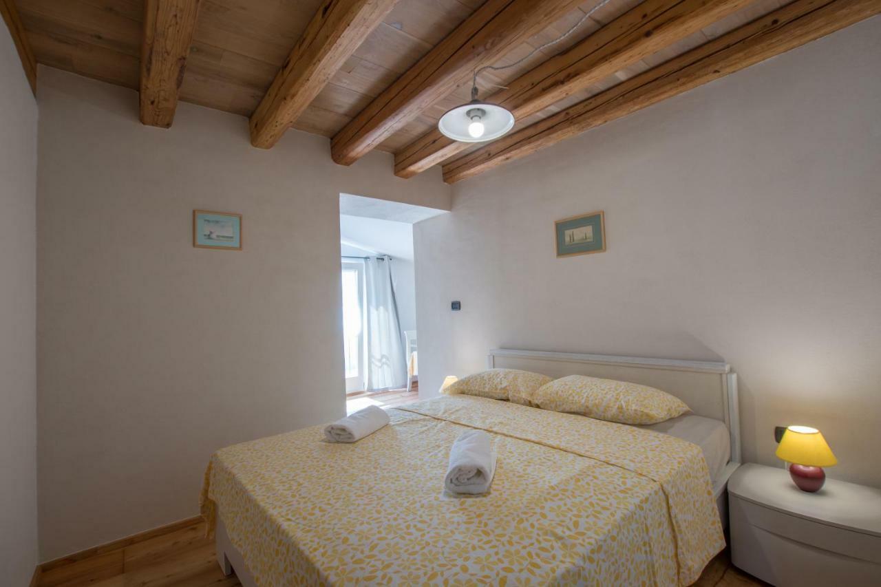 Lana House With Apartments Petrovija Bagian luar foto