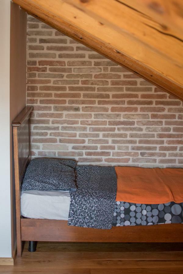 Lana House With Apartments Petrovija Bagian luar foto